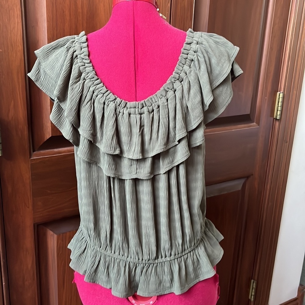 Express NWT Beautiful On/off shoulder Blouse front tie up Cropped Size L - Picture 8 of 13